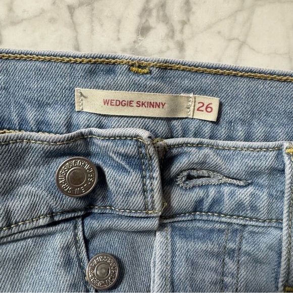 Levi’s Wedgie Skinny Iconic Light Blue Jeans Size 26 - Picture 3 of 10